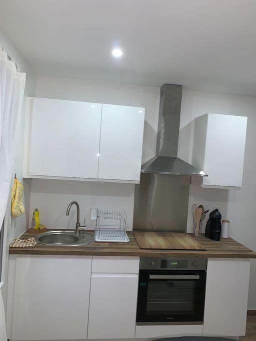 Au Sunrise Studio Apartment โทนง-เลส์-แบงส์ ภายนอก รูปภาพ